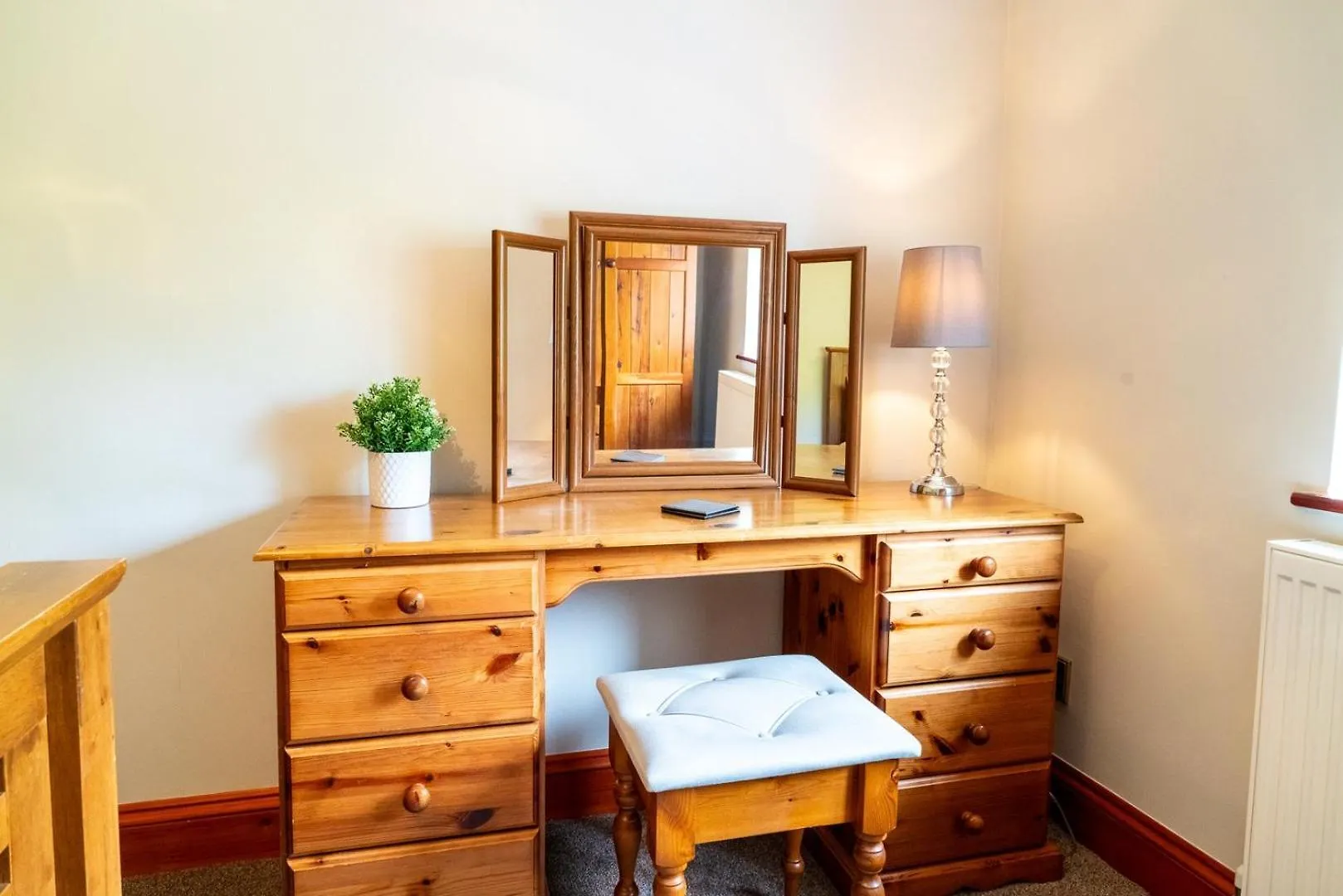Luxurious Country Retreat In Winford Hotel