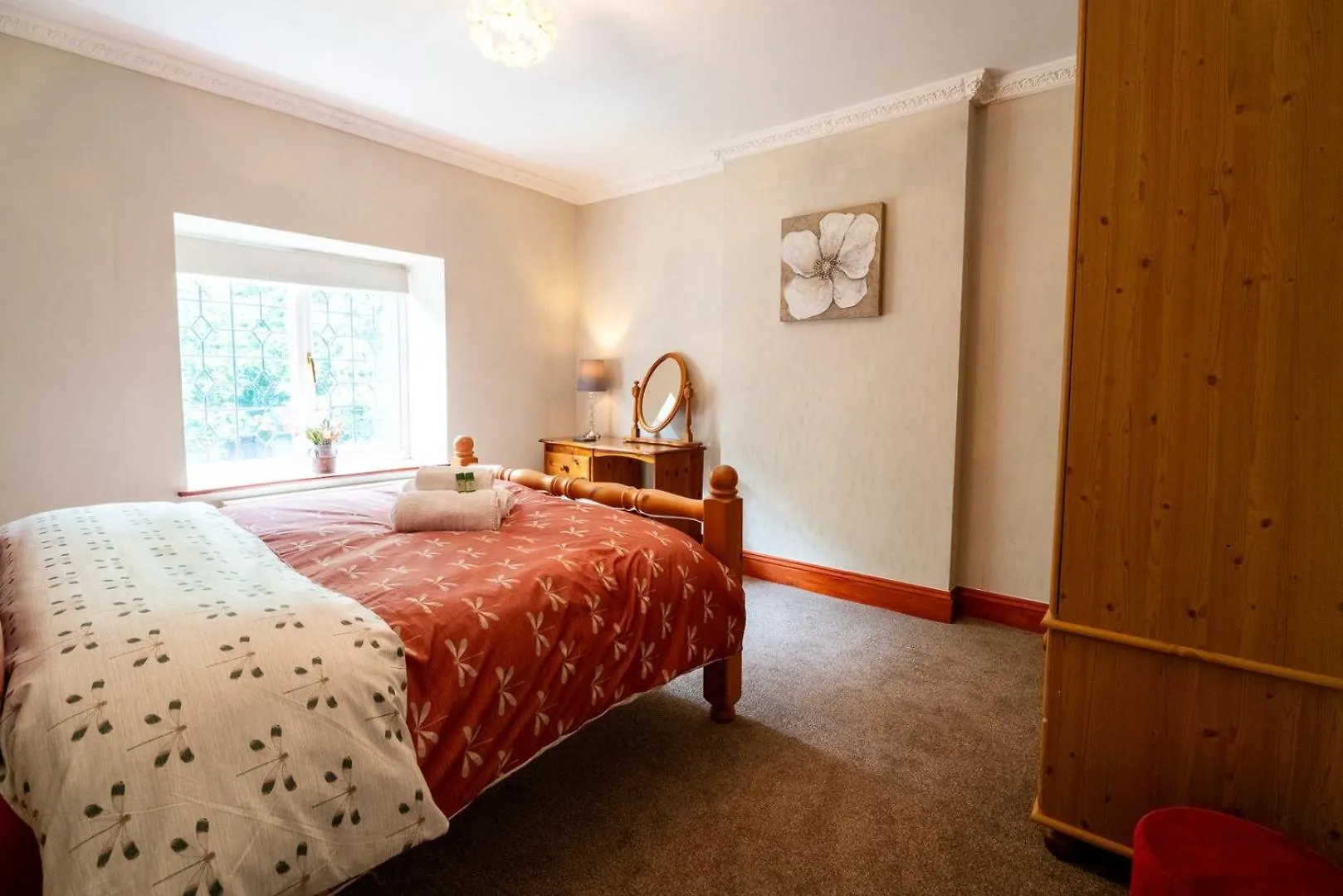 Luxurious Country Retreat In Winford Hotel