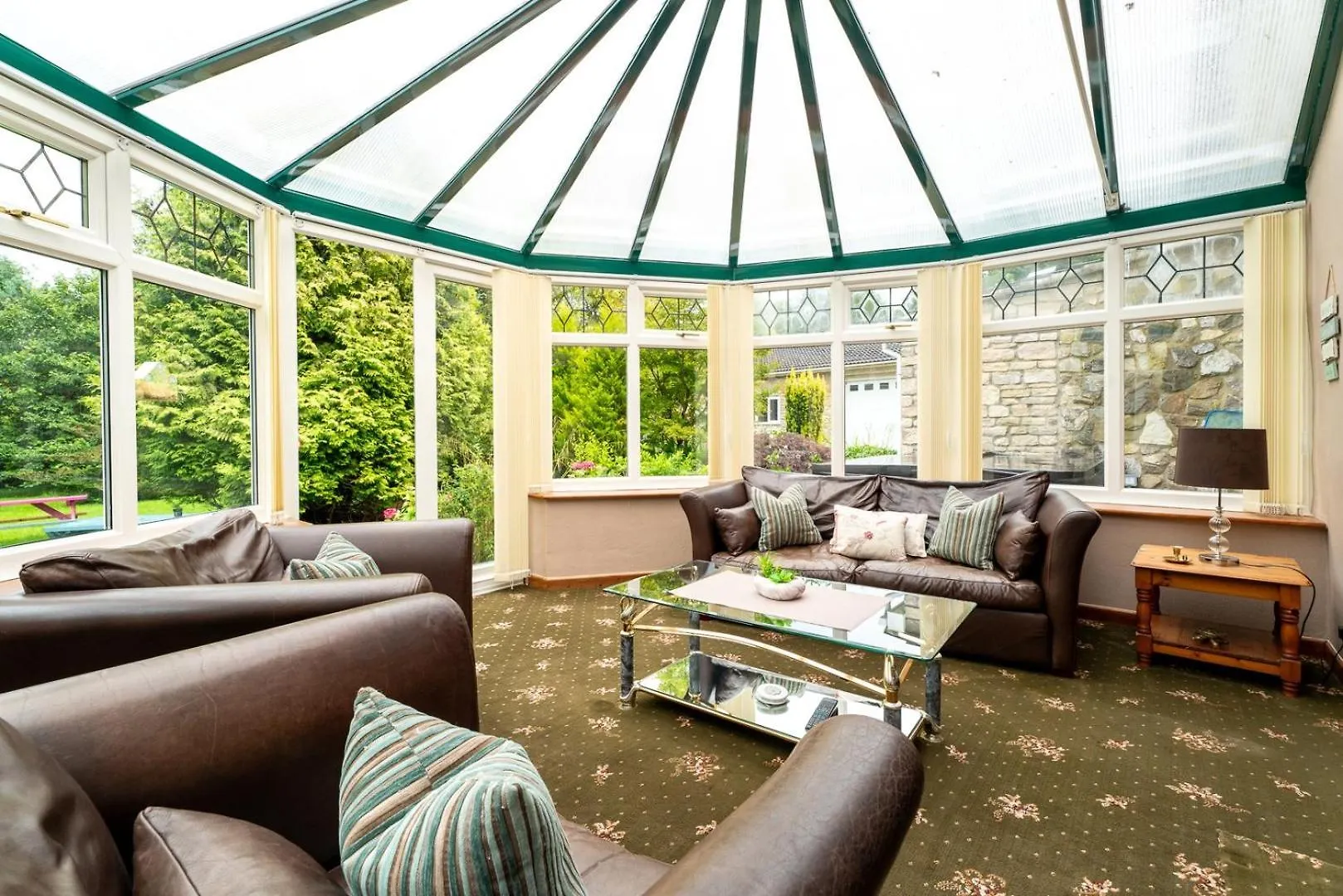 Luxurious Country Retreat In Winford contacts